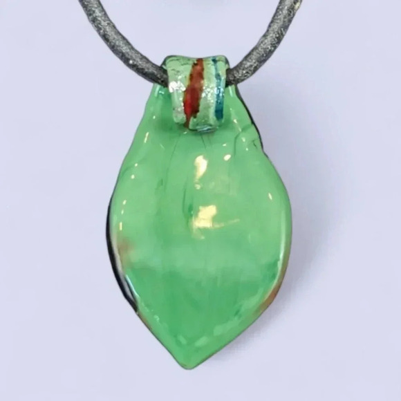 (2/$20) Vintage Murano Art Glass Green Leaf Pendant - Picture 5 of 7